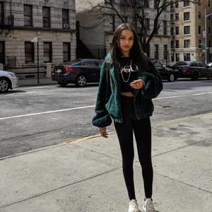 Meet your Posher, Whitney